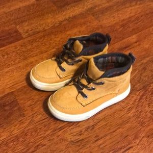 Osh Kosh toddler hikers EUC!!  Size 6